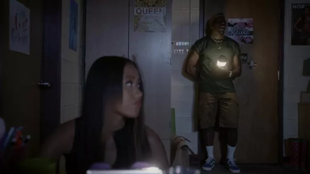 Baskets Vans Blue portées par Cam Watkins (Mitchell Edwards) vues dans All American: Homecoming (S01E05)
