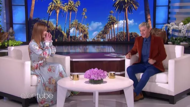 Robe florale en satin portée par Sydney Sweeney vue dans The Ellen DeGeneres Show
