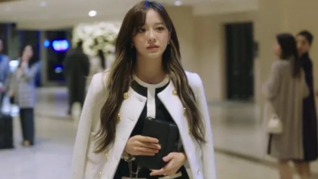 Veste en tweed blanc portée par Jin Young Seo (Seol In-ah) comme on le voit dans la garde-robe de la série télévisée Business Proposal (Saison 1 Episode 1)