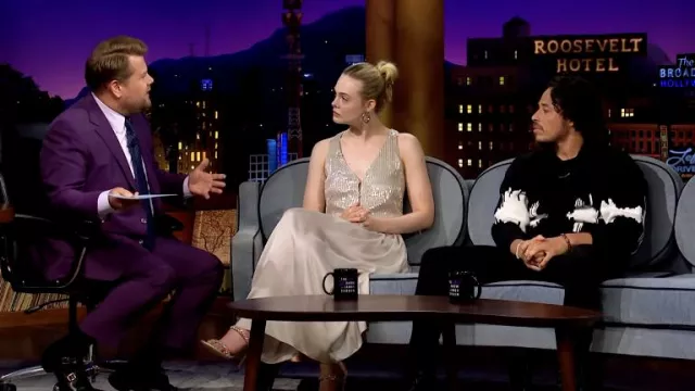 Pull imprimé noir porté par Anthony Ramos vu dans The Late Late Show avec James Corden