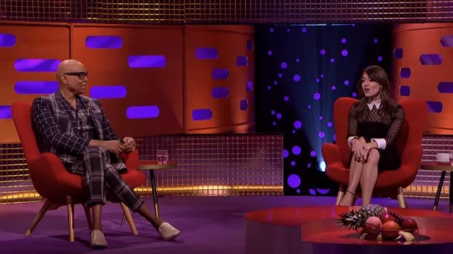Robe en maille noire portée par Daisy Edgar-Jones vue dans The Graham Norton Show