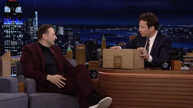 Black sneakers worn by Daniel Humm as seen in The Tonight Show Starring Jimmy Fallon on April 27, 2022