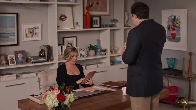 Mouth Picture in the office of Brianna Hanson (June Diane Raphael) in