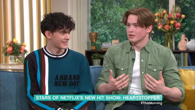 Chemise vert olive portée par Kit Connor dans This Morning