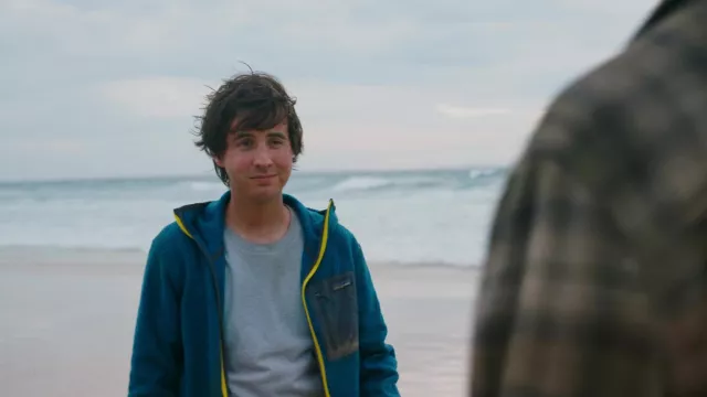 Patagonia Hoodie Zip Jacket porté par Josh Herbert (Nicholas Coombe) vu dans The Wilds (S02E08)