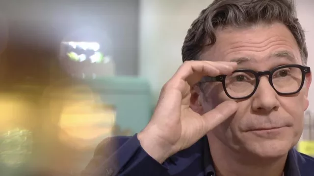Les lunettes de vue portées par Michel Hazanavicius dans l'émission En aparté du mardi 17 mai 2022