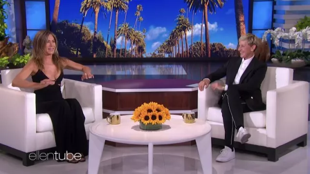 Robe noire portée par Jennifer Aniston vue dans The Ellen DeGeneres Show