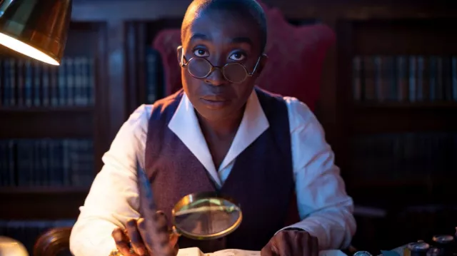 Round Glasses worn by Lucienne (Vivienne Acheampong) as seen in The Sandman TV show outfits (Season 1)