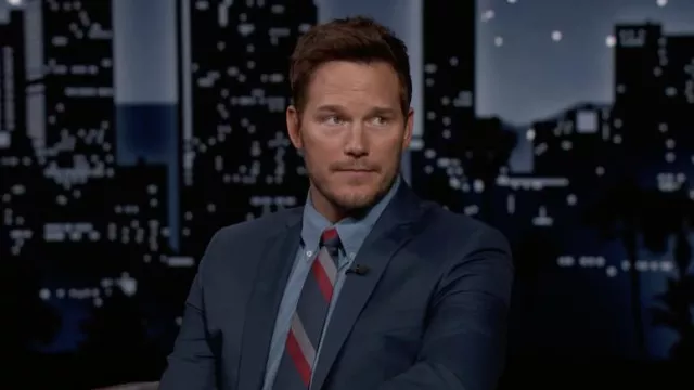Corbata a rayas usada por Chris Pratt como se ve en Jimmy Kimmel Live! en junio 8, 2022