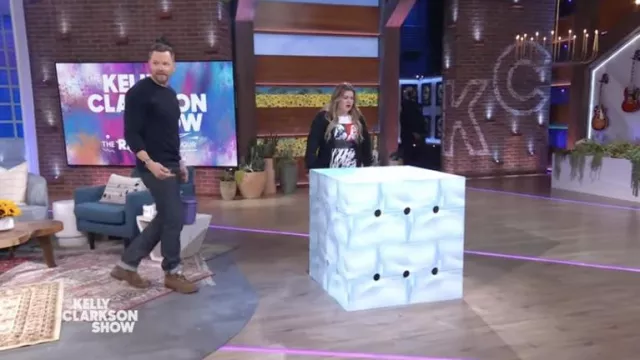 Brown boots worn by Joel McHale in The Kelly Clarkson Show on June 16, 2022