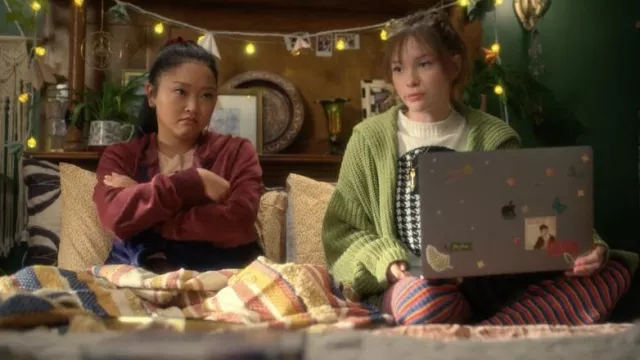 Suéter de cardigan verde usado por Gia (Zoe Margaret Colletti) como se ve en Boo, Bitch (Temporada 1 Episodio 2)