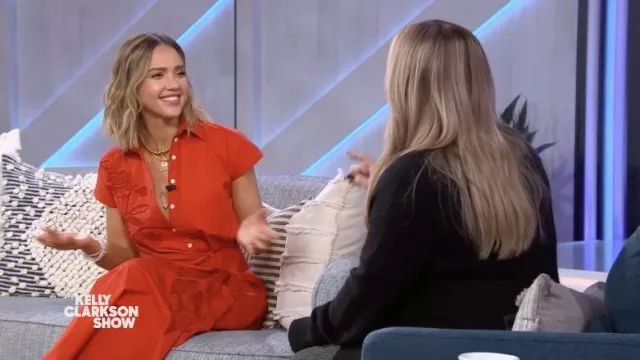 Red jumpsuit worn by Jessica Alba in The Kelly Clarkson Show