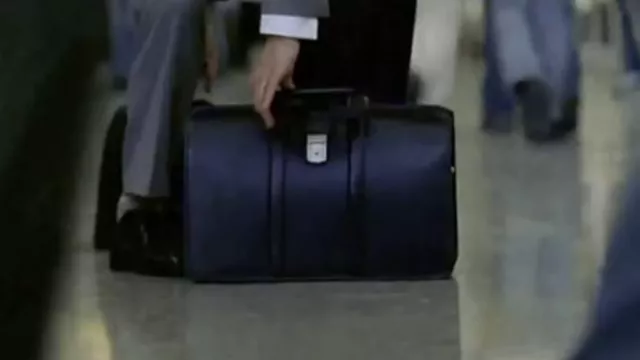 Leather suitcase of Vincent (Tom Cruise) in Collateral