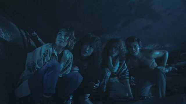 Pantalon porté par Steve Harrington (Joe Keery) dans la garde-robe de Stranger Things (Saison 4 Épisode 7)