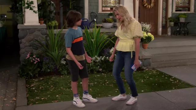 Vans Hi Top sneakers in white worn by Grover (Hank Greenspan) as seen in The Neighborhood TV show (S05E01)