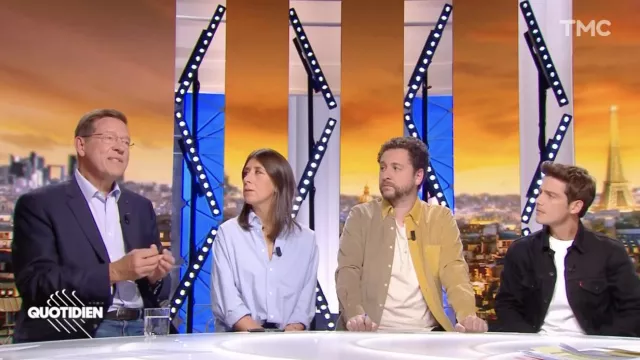 The blue shirt worn by Sophie Dupont in the program Quotidien of Wednesday, September 21, 2022