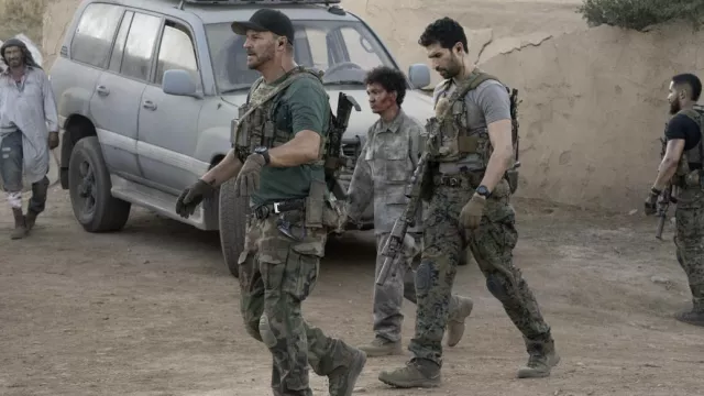 Tactical boots worn by Omar Hamza (Raffi Barsoumian) as seen in SEAL Team outfits (S06E04)