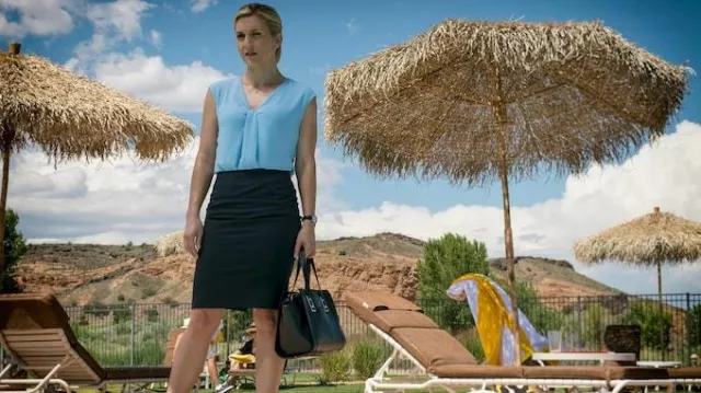 Kim Wexler's (Rhea Seehorn) black handbag in the series Better Call Saul (S02E01)