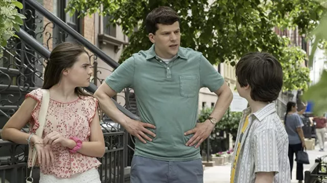 Montre portée par Toby Fleishman (Jesse Eisenberg) dans la série télévisée Fleishman Is in Trouble (saison 1, épisode 1)
