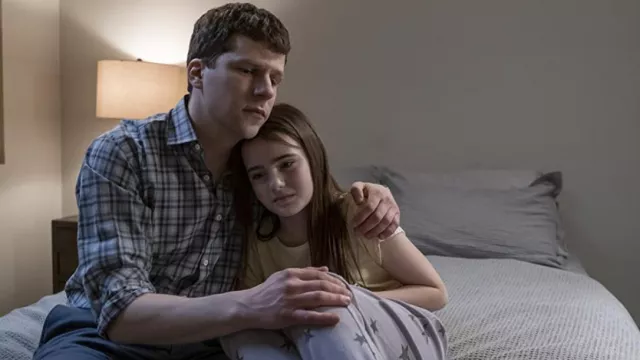 Stars print pants worn by Hannah Fleishman (Meara Mahoney-Gross) as seen in Fleishman Is in Trouble (S01E02)