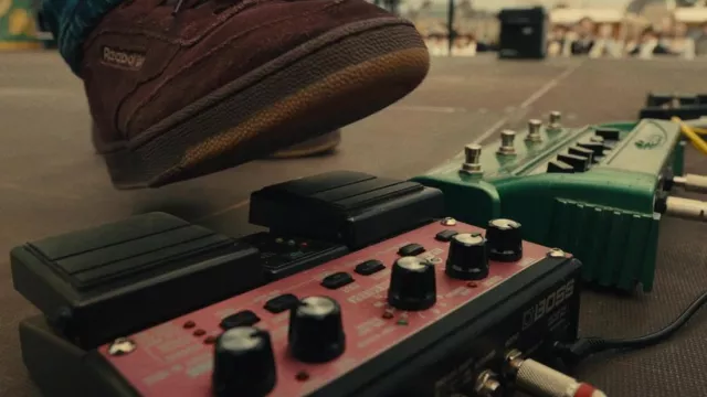 Reebok Brown sneakers worn by Bumper Allen (Adam DeVine) as seen in Pitch Perfect: Bumper in Berlin (S01E02)