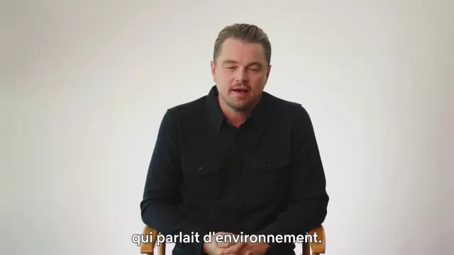 The two-pocket shirt worn by Leonardo DiCaprio in Leonardo DiCaprio has a message for you| Don't Look Up: Cosmic Denial | Netflix France