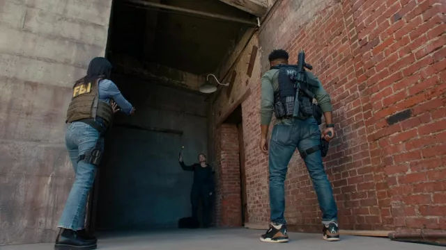 Zapatillas Nike Air Jordan usadas por Devin Roundtree (Caleb Castille) en NCIS: Trajes de Los Ángeles (S14E08)