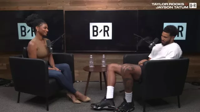 Les sneakers Nike Jordan portées par Jayson Tatum dans la vidéo YouTube Jayson Tatum Talks Playing with Broken Wrist, Relationship with Jaylen Brown & More w/ Taylor Rooks
