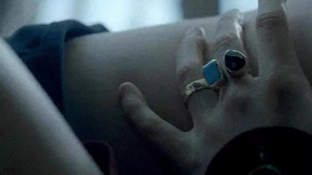 Two stone ring worn by Princess Rhaenyra Targaryen (Emma D’Arcy) in House of the Dragon TV show (S01E07)