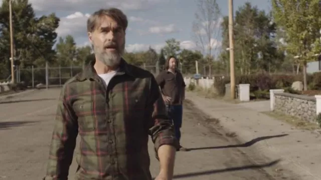 Chemise en flanelle portée par Frank (Murray Bartlett) dans les tenues de la série télévisée The Last of Us (saison 1, épisode 3)