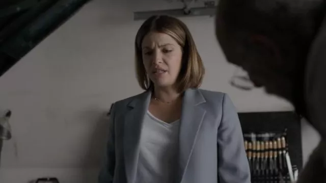 La veste grise portée par Lea Dilallo (Paige Spara) dans la série Good Doctor (Saison 5 Episode 4)