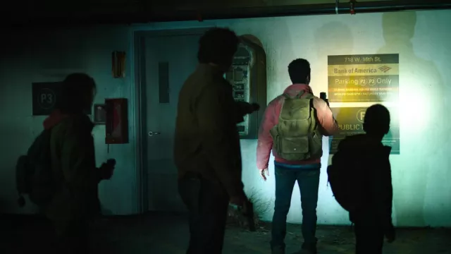 Olive green backpack worn by Henry (Lamar Johnson) as seen in The Last of Us TV show (Season 1 Episode 5)