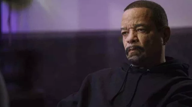 Sweat à capuche noir porté par le détective Odafin 'Fin' Tutuola (Ice-T) comme on le voit dans Law & Order: Special Victims Unit (S24E14)