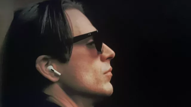Lunettes de soleil portées par Max (Sebastian Stan) dans Sharper Apple