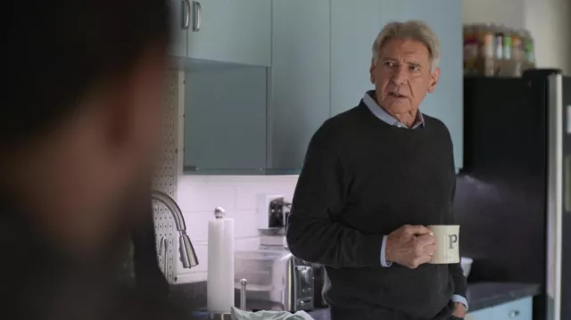 Tasse « P » utilisée par Paul (Harrison Ford) comme on le voit dans Shrinking (S01E06)