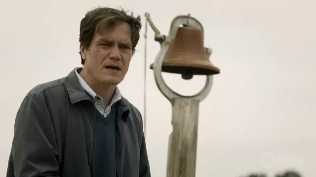 Camisa a cuadros usada por Gary Noesner (Michael Shannon) como se ve en Waco: The Aftermath TV show (Temporada 1)