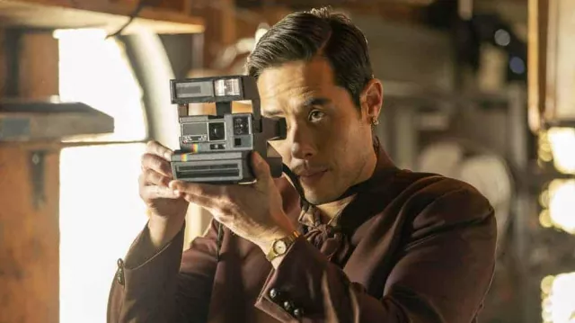 Reloj redondo de oro usado por el Dr. Benjamin 'Ben' Song (Raymond Lee) como se ve en Quantum Leap (Temporada 1 Episodio 15)