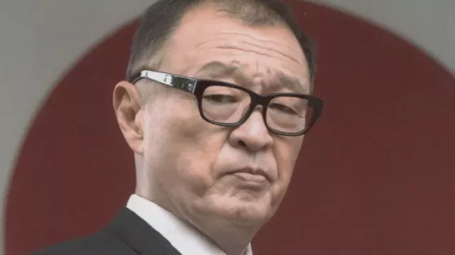The eyeglasses worn by Nobusuke Tagomi (Cary-Hiroyuki Tagawa) in The Master of the High Castle (S01E01)