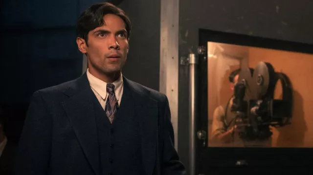 Tie worn by Manny Torres (Diego Calva) in Babylon movie