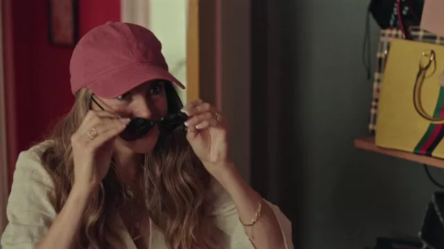 Hat cap worn by Elaine (Shailene Woodley) as seen in Robots