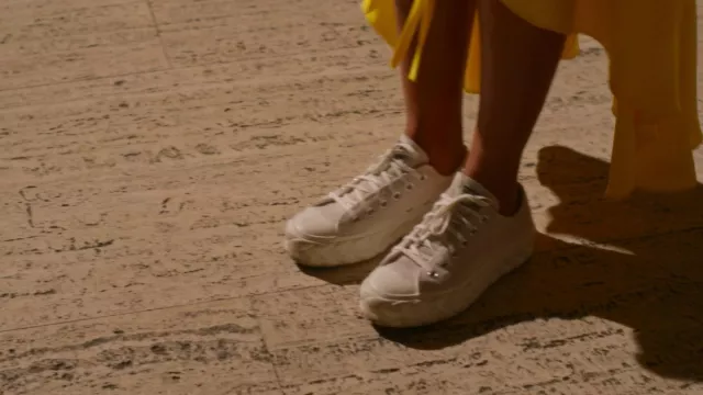 Zapatillas Converse usadas Mira Ray (Priyanka Chopra) como se ve en Love Again | Spotern
