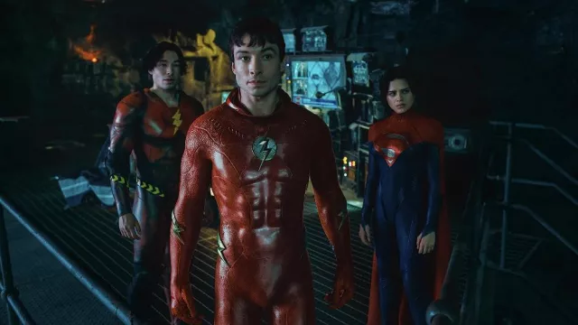Red and blue cotume worn by Barry Allen / The Flash (Ezra Miller) in The Flash movie