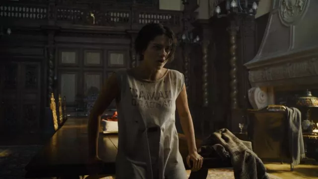 Camiseta sin mangas impresa usada por Supergirl (Sasha Calle) como se ve en The Flash