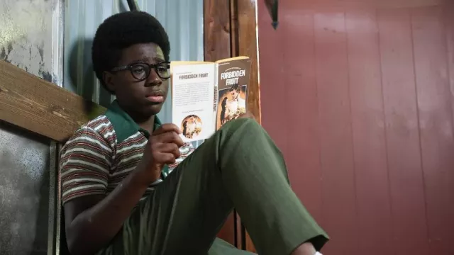 Forbidden Fruit Book read by Dean Williams (Elisha Williams) in The Wonder Years (S02E02)