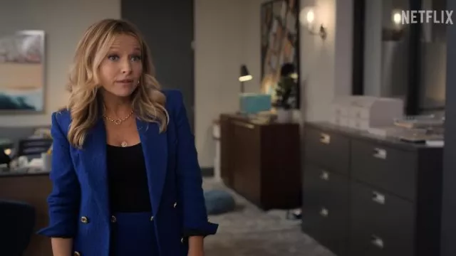 Gold necklaces worn by Lorna (Becki Newton) as seen in The Lincoln Lawyer (Season 2)