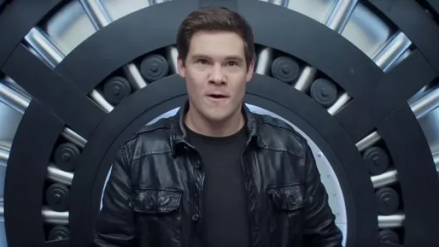 Veste en cuir portée par Owen Browning (Adam DeVine) vue dans The Out-Laws