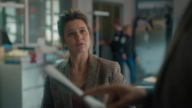 The checkered blazer worn by Céline Hazan (Marie Denarnaud) in HPI: High Intellectual Potential (S01E03)