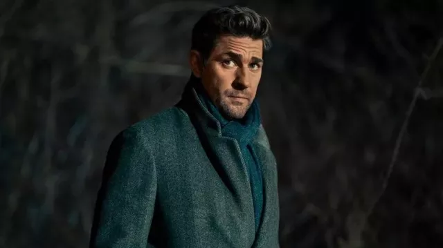 Overcoat worn by Jack Ryan (John Krasinski) in Tom Clancy's Jack Ryan (Season 4 Episode 2)