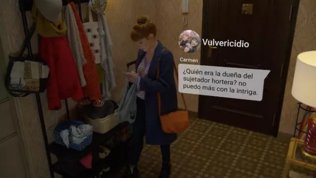 Le manteau bleu porté par Valeria (Diana Gómez) dans la série Valeria (Saison 3 Épisode 2)