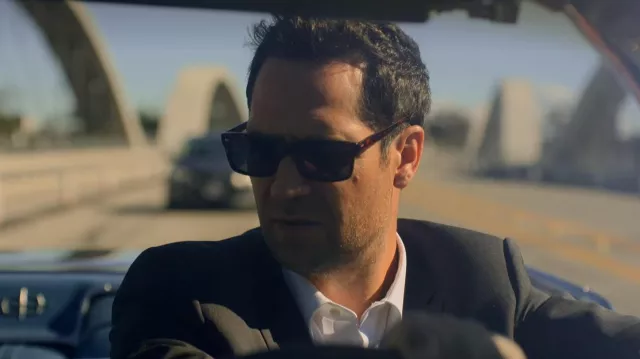 Sunglasses of Mickey Haller (Manuel Garcia-Rulfo) in The Lincoln Lawyer (S02E02)